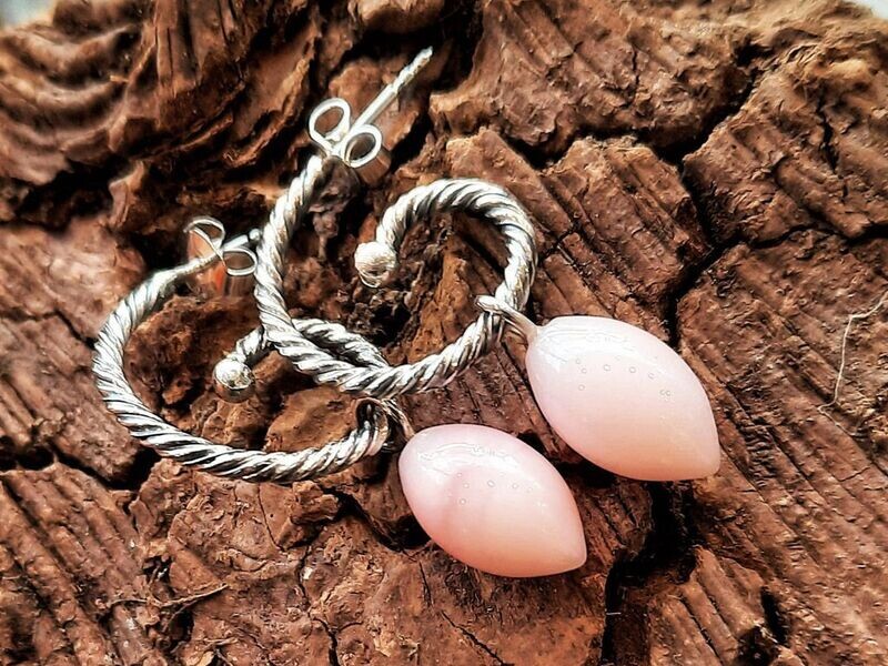 Gewendelte Creolen mit Pinkopal Gewendelte Creolen mit Pinkopal