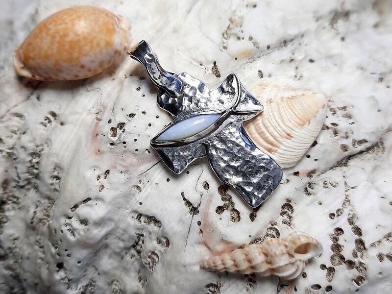Kreuzanhänger mit Fisch Kreuzanhänger mit Fisch