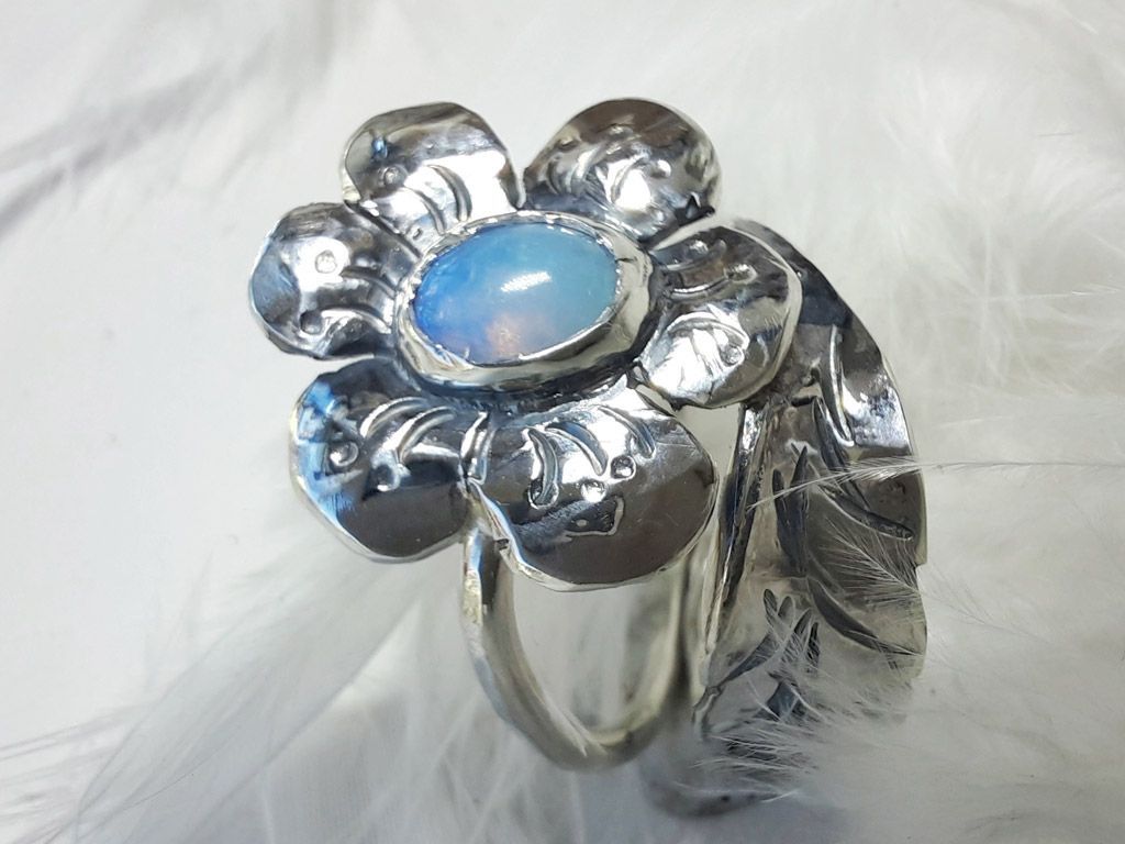 Opal blooming