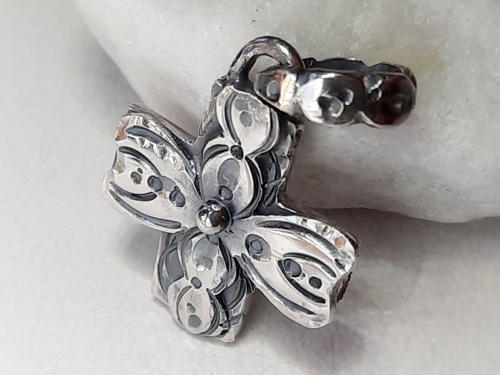 Kreuzanhänger ornamental