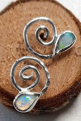 Ohrstecker mit Opaltropfen