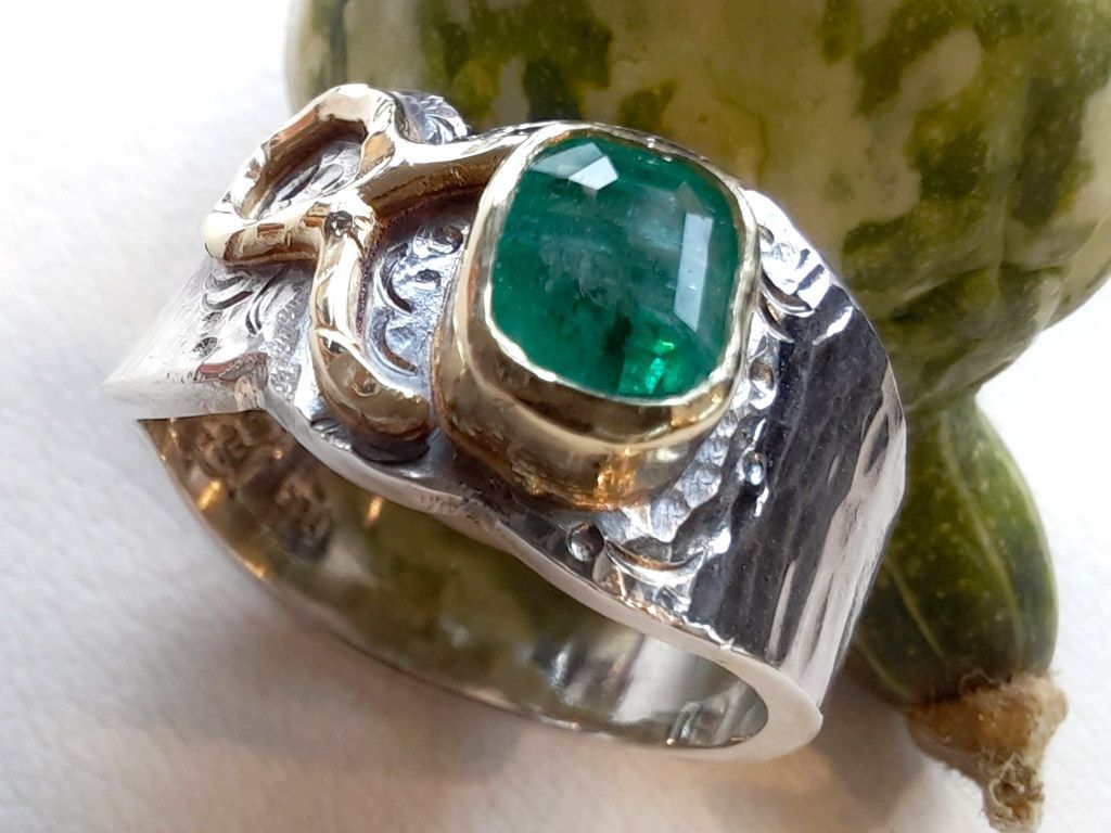 Sternzeichen Stier ♉️ mit Smaragd Sternzeichen Stier ♉️ mit Smaragd