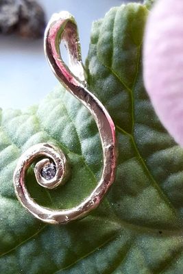 Spiraliges mit Brillant Spiraliges mit Brillant