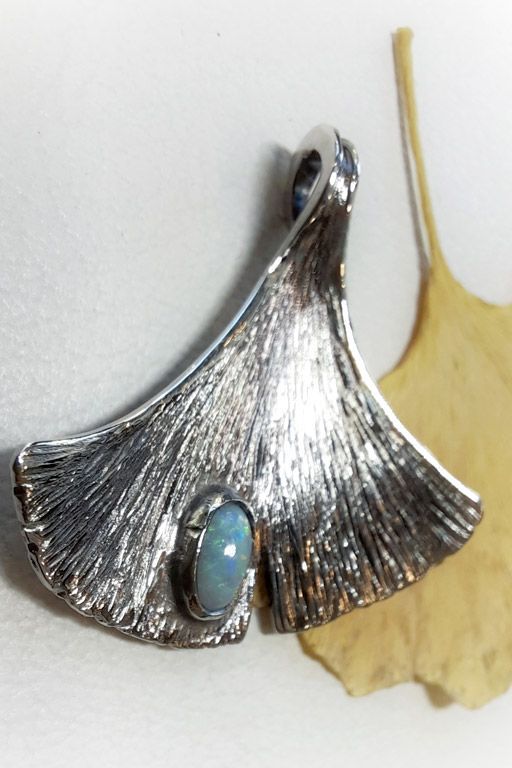 Ginkgo mit Opal