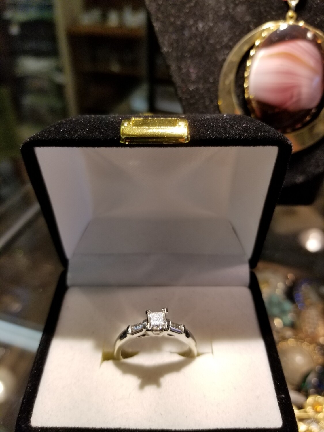 14k white gold ring (size 8) #7102