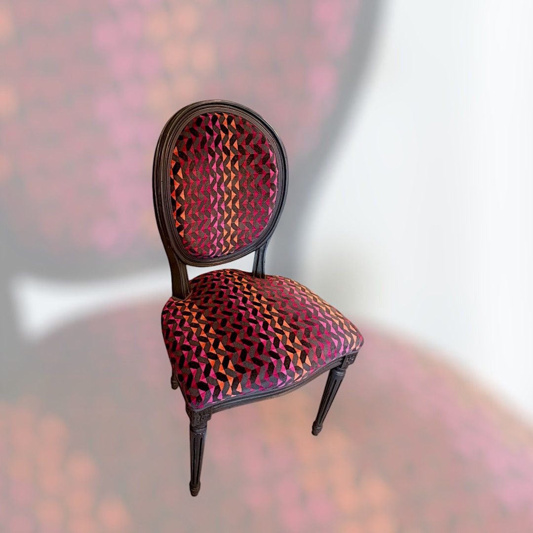 Chaise LXVI médaillon dossier et fond garnis
