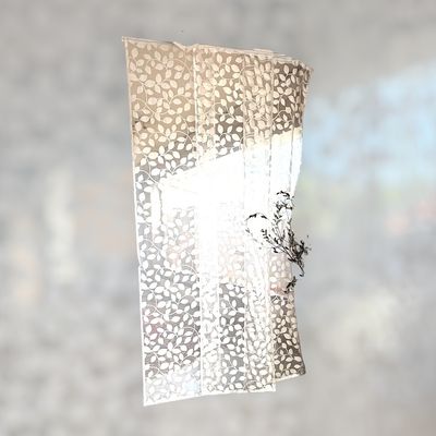 Paroi japonaise: voilage ajouré Paroi japonaise: voilage ajouré