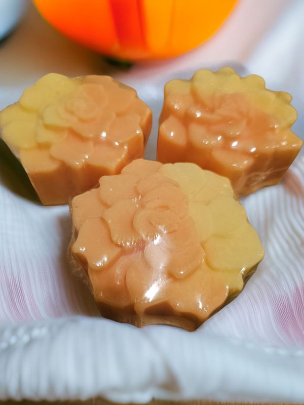 Triple Butter roses/Japanese cherry blossom