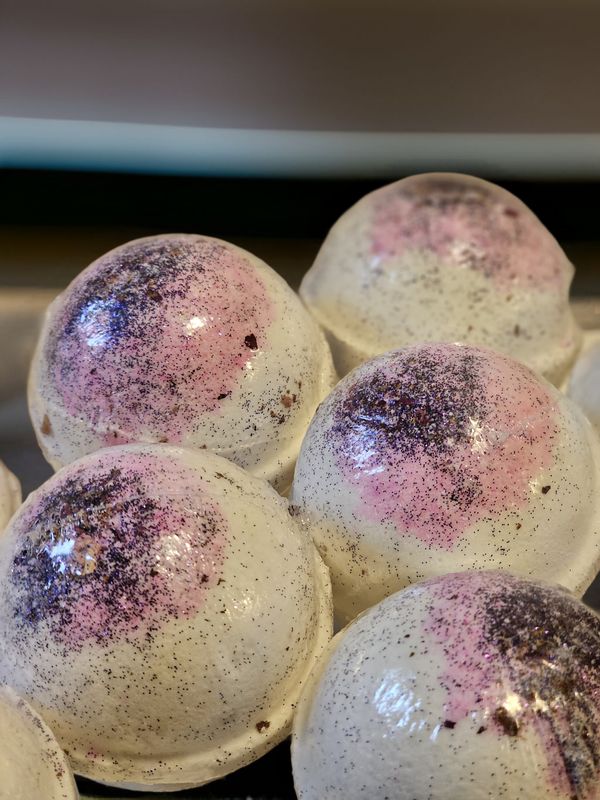 Raspberry Deluxe Bath bombs (Tennis ball size)