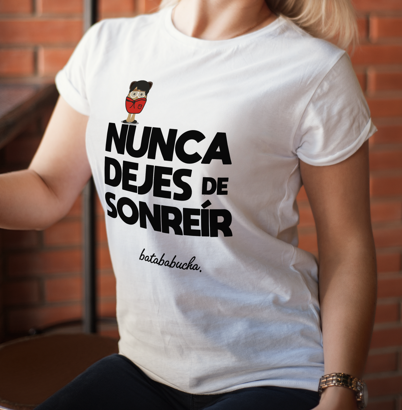 CAMISETA BLANCA &quot;NUNCA DEJES DE SONREÍR&quot;.
