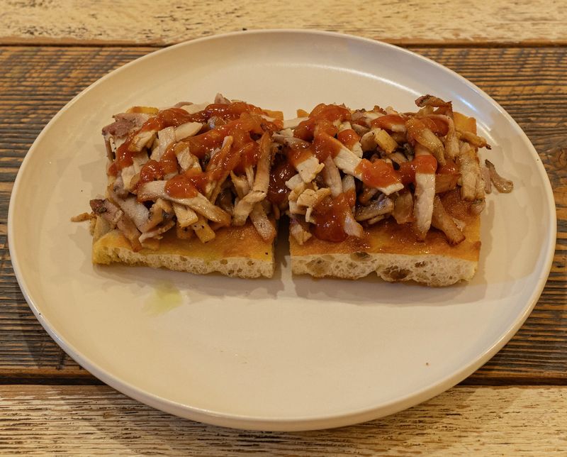 FOCACCIA CON PORCHETTA ARROSTO