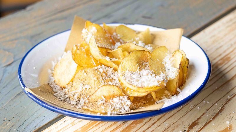 Chips di Patate fritte con Cacio e Pepe