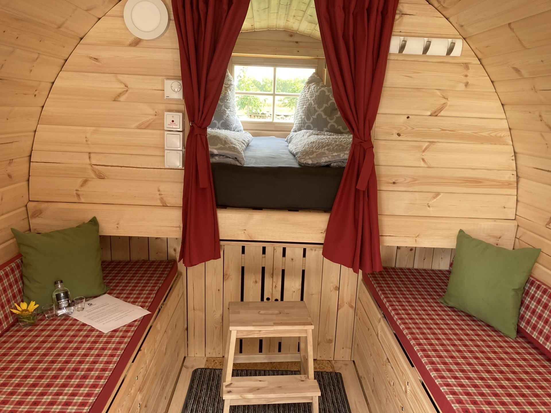 Gutschein für eine Übernachtung im Schlaffass