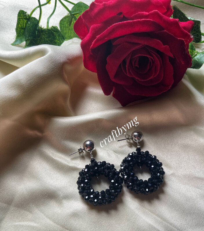 LOLA Crystal Earrings -Black Circle-