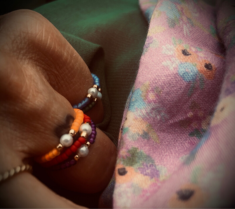 3 Fingering Color Up Yourself green/coral/blue