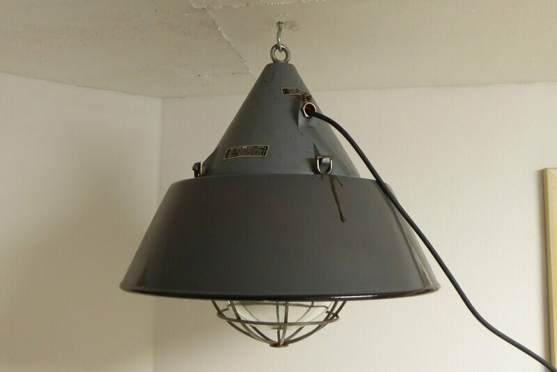 Alte Adolf Schuch KG Industrielle Fabriklampe Bunkerlampe Werkstattlampe Industrialstyle