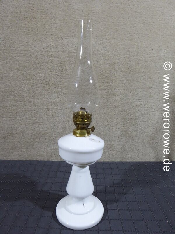 Alte Petroleumlampe Petroleum Tischlampe Öllampe Opalglaslampe