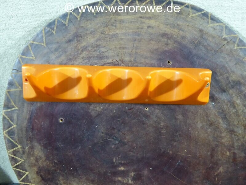 Alte DDR Garderobe Ostalgie Kleiderhaken orange Kunststoff Plastik
