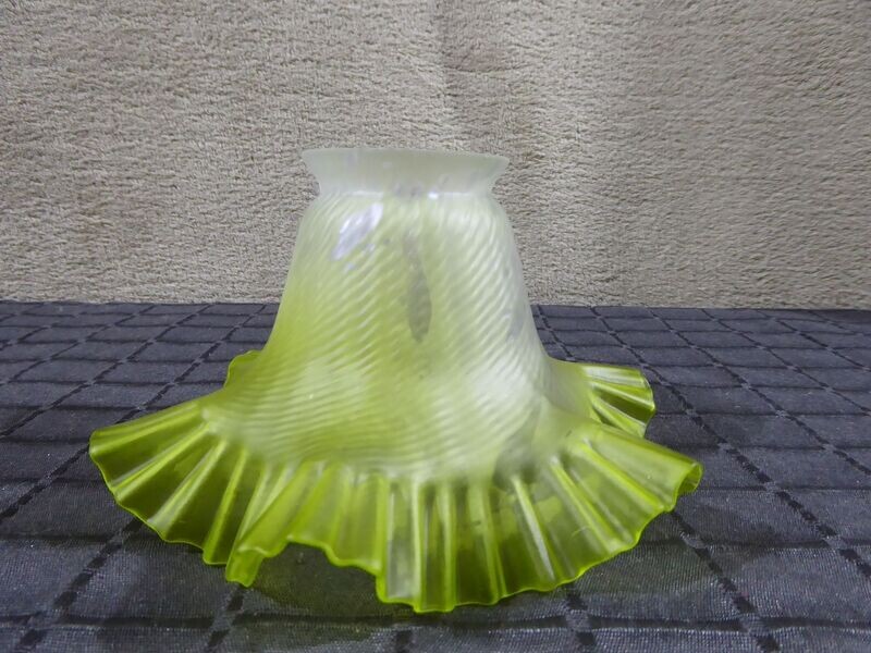 Art Deco Tulpenglas gelb satiniert Glas Lampenschirm