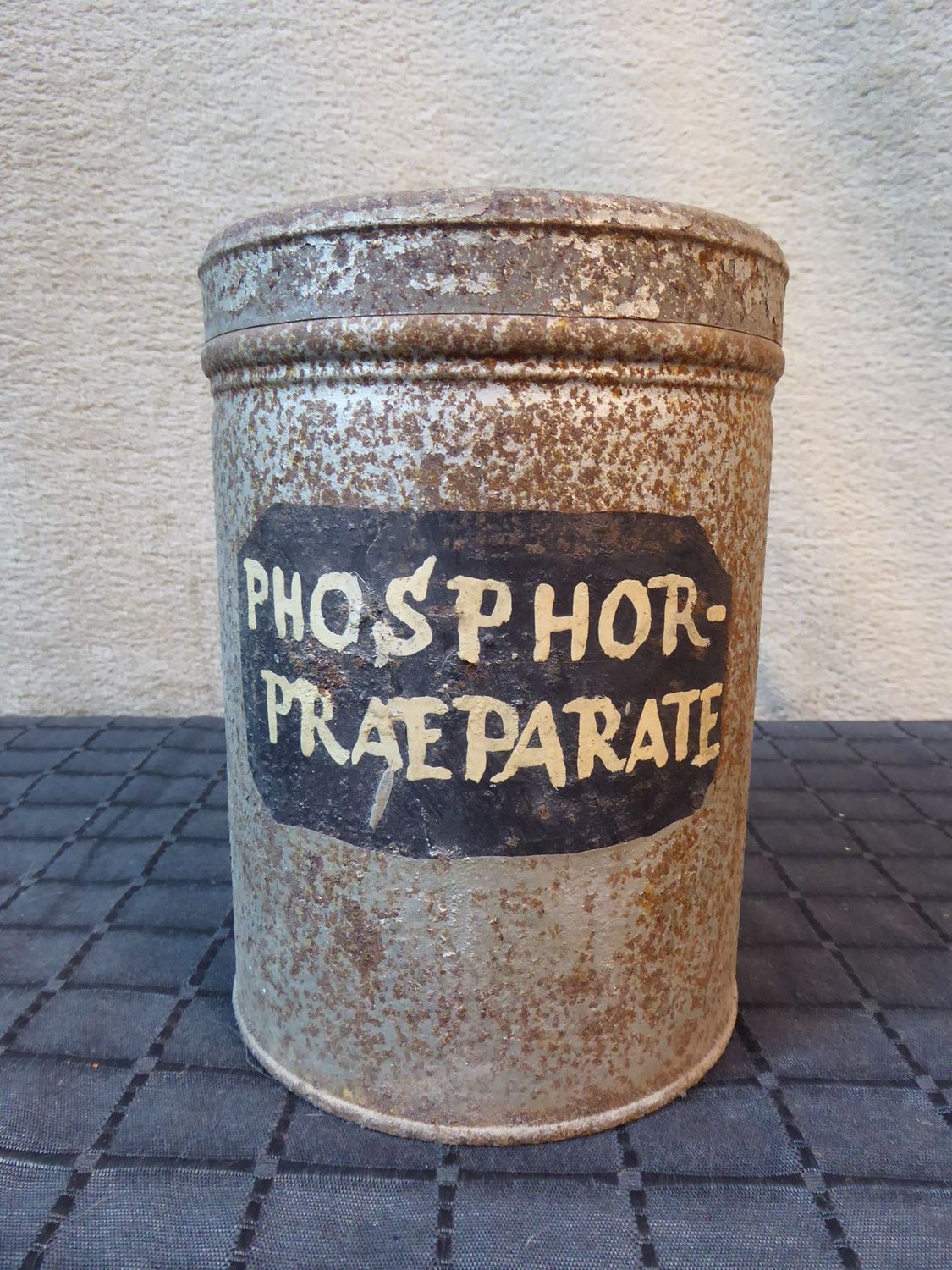 Apothekerdose Dose Arzt Apotheke Phosphor Praeparate Präparate alt antik Gefäß