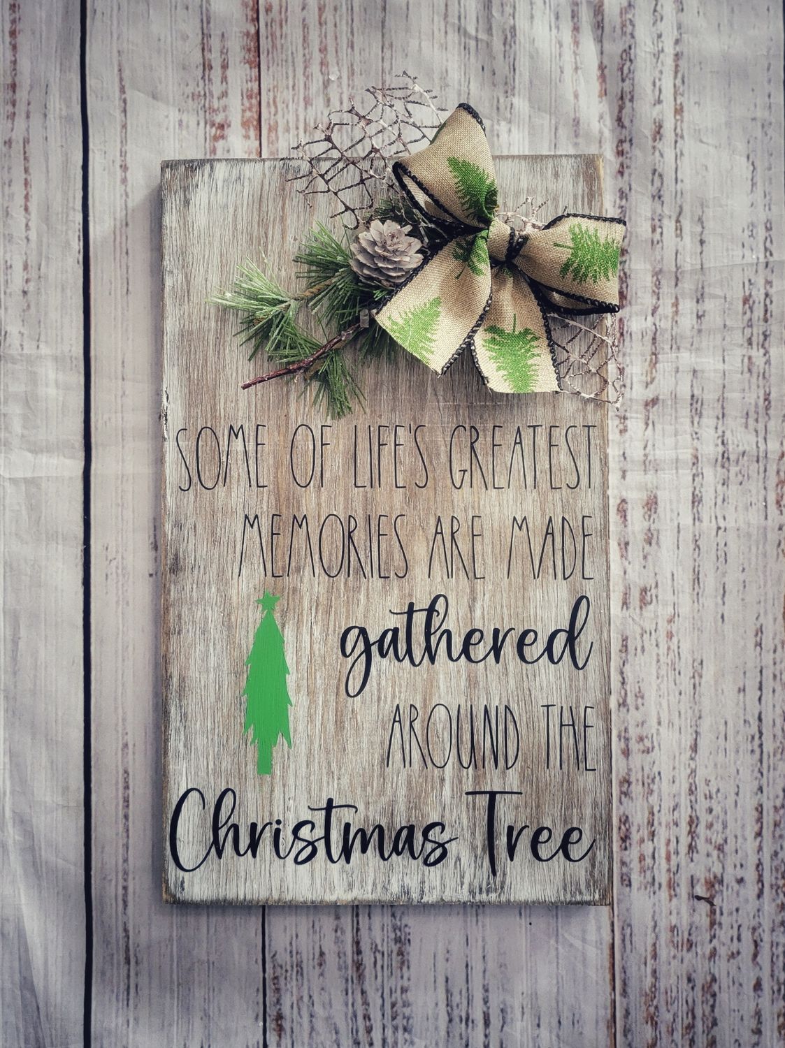 Gathered Around the Tree 12x8