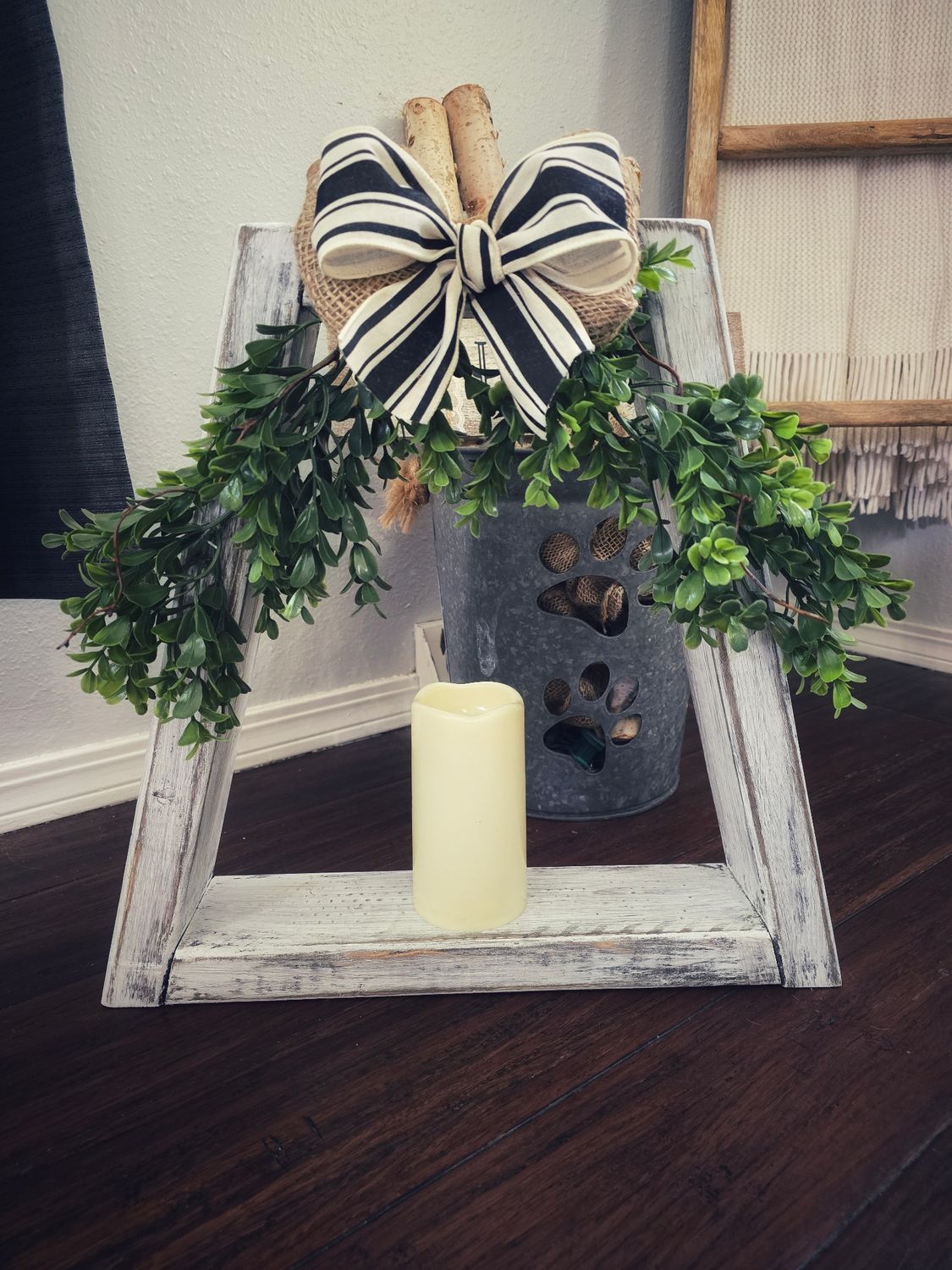 18 inch Whitewashed Lantern - Top Bow 