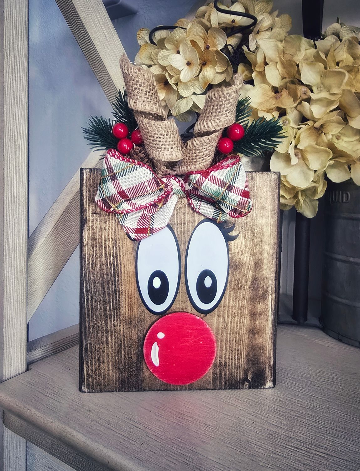 Small Reindeer - White Bow 