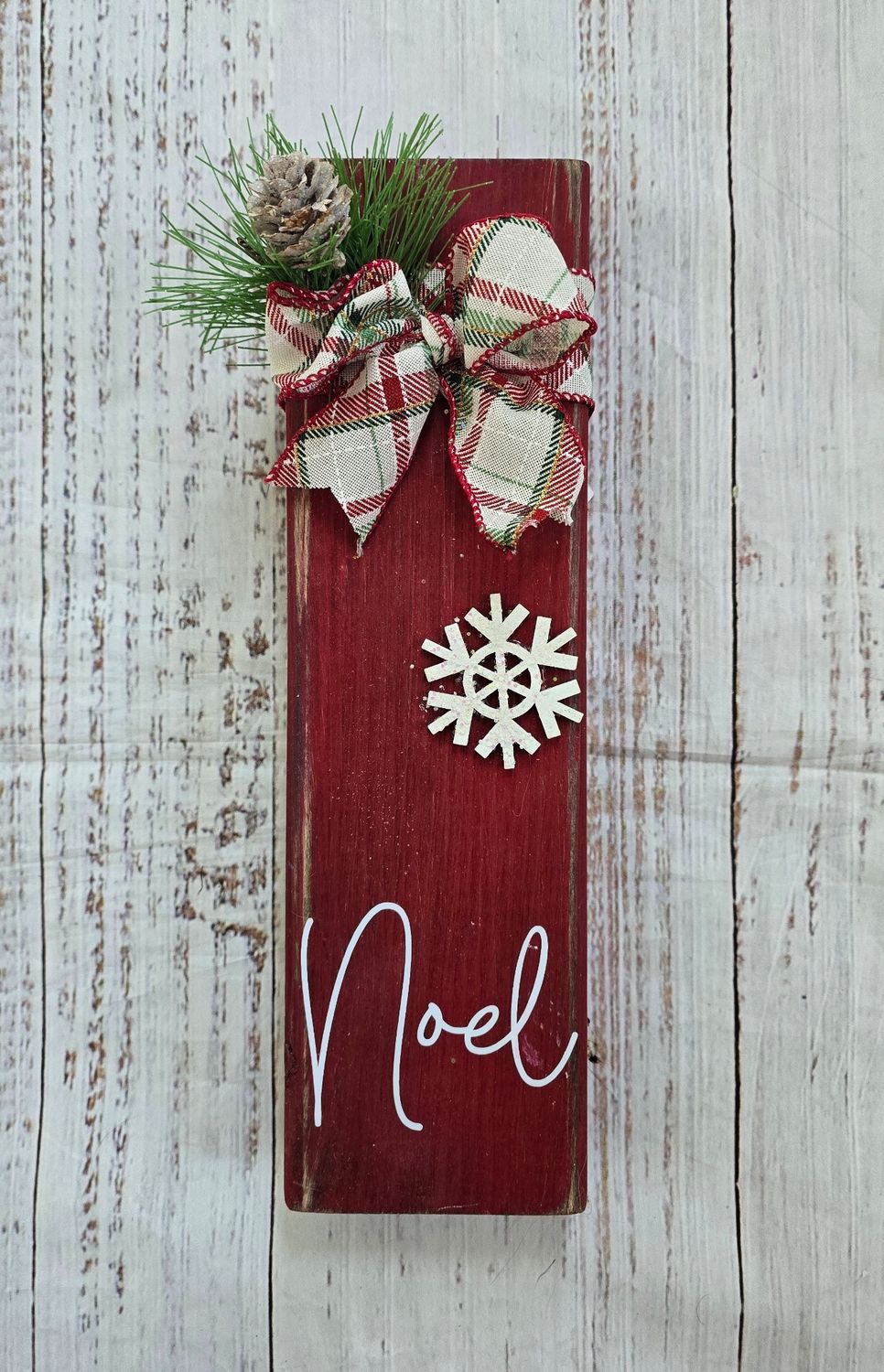 Freestanding Noel