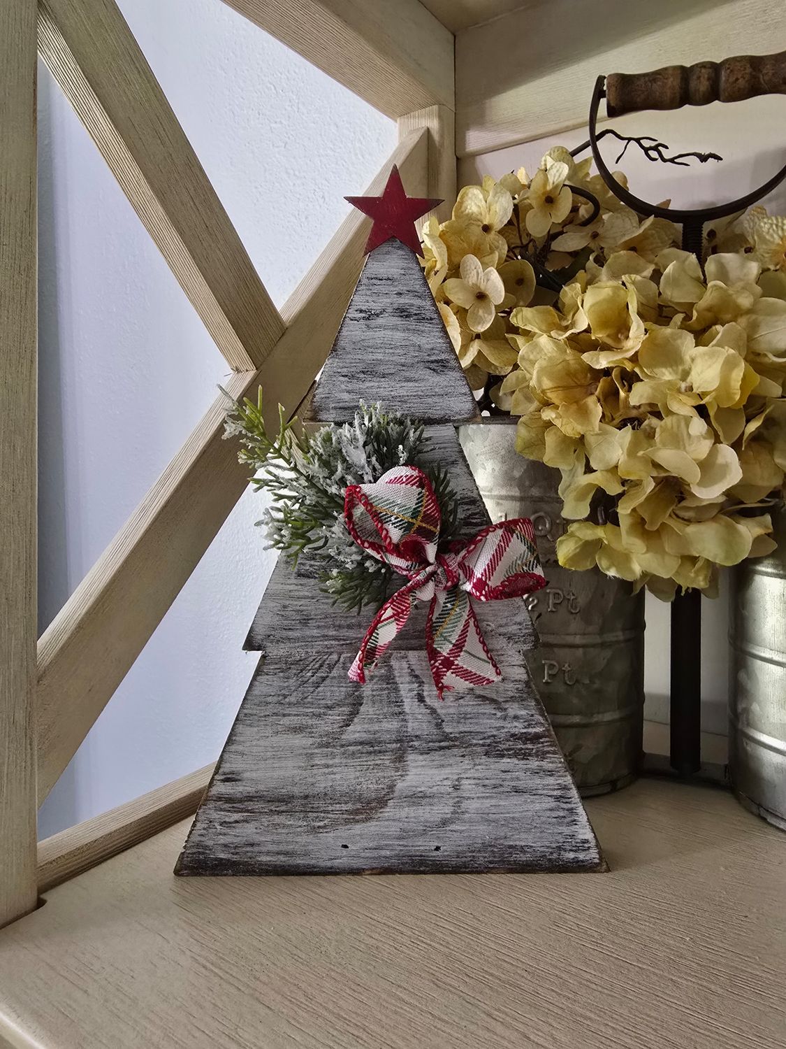Medium Rustic R/G/W Tree