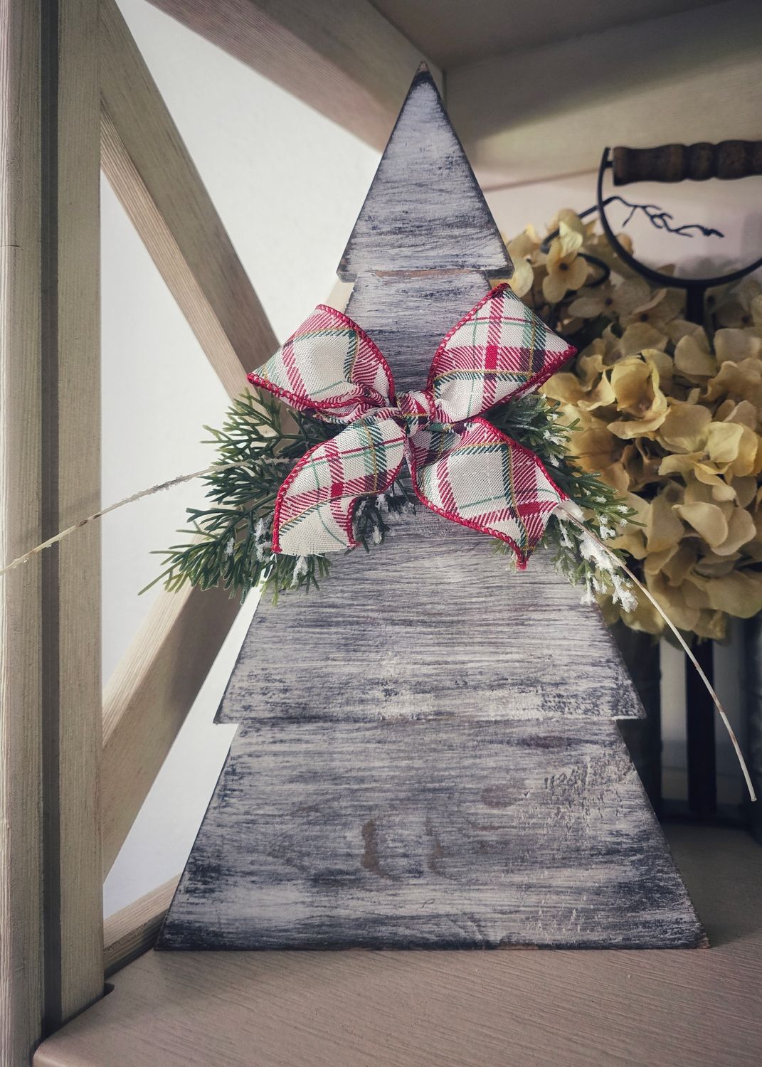 Large Rustic R/G/W Tree