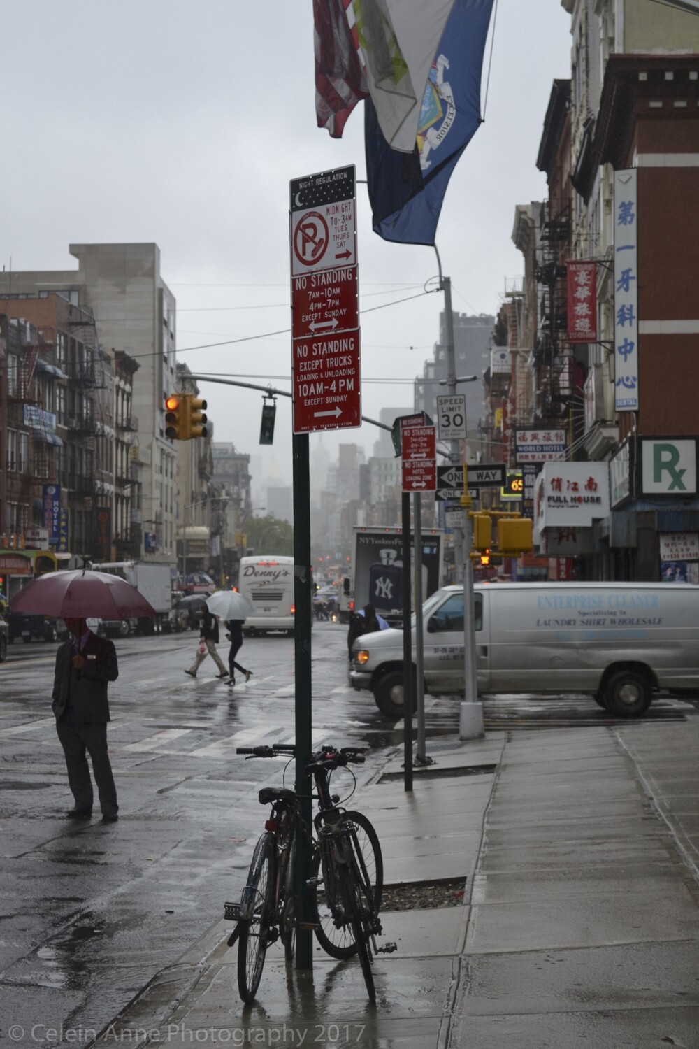 Waiting for a Taxi | Chinatown, New York
