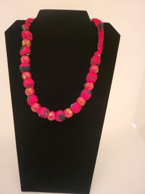 Beaded Fabric Necklace (RED)
