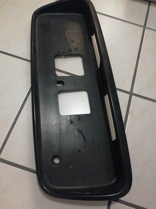Nummernschildhalter Kofferraum Blende aussen Ej Ek3  leichter  Riss x1