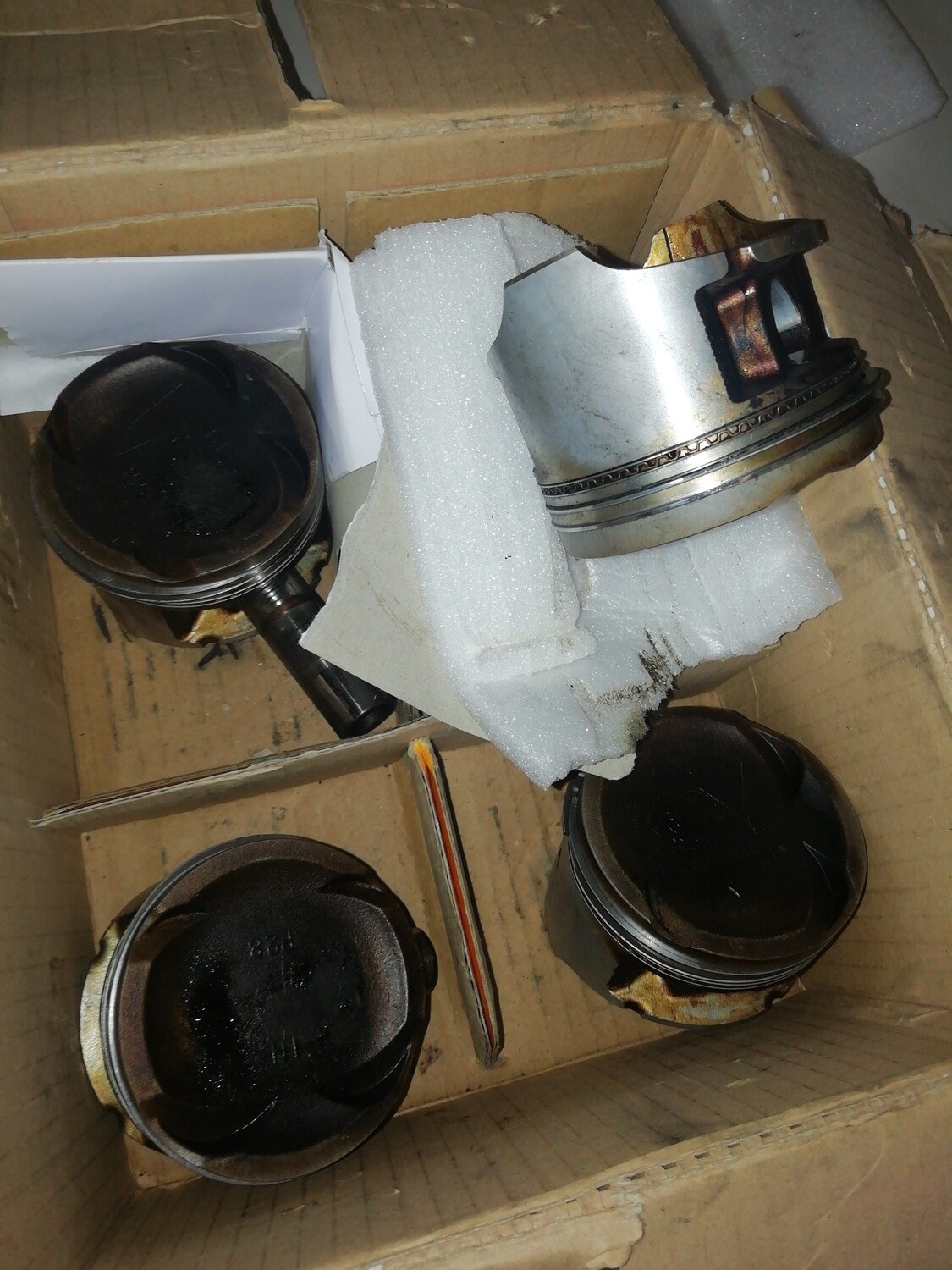 4 Kolben P28 ohne Pleul  GUT CRX DELSOL  A3 vz b4