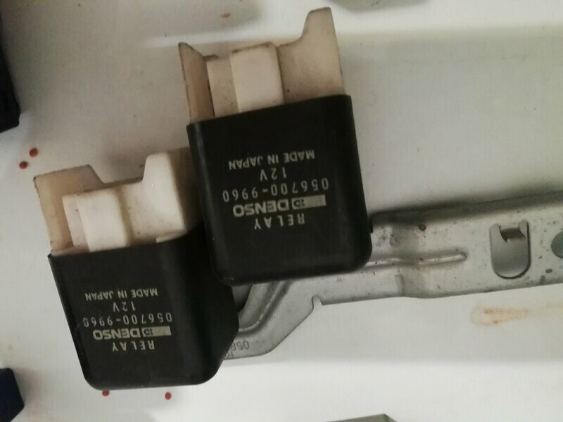 Relais Schalter Knöpfe jeder Teil 15 Euro VERSAND FREI x23
