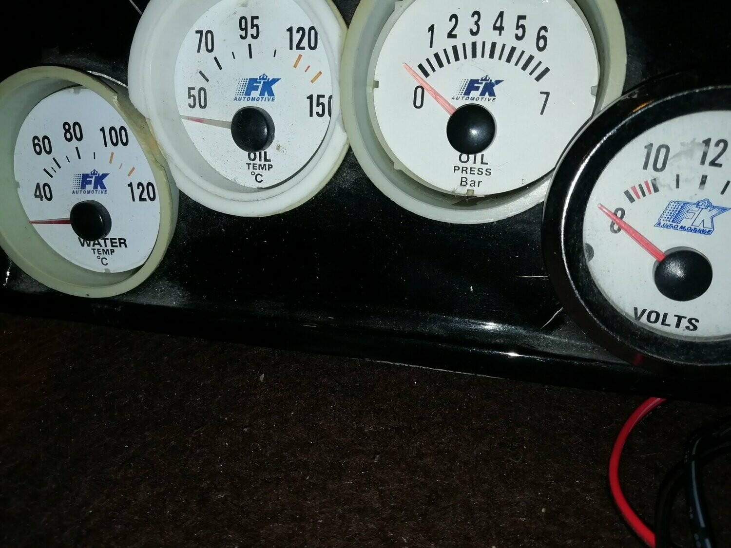 Zusatzinstrumente Zusatzanzeigen Wassertemp. Öltemp , Öldruck, Spannung Druck Temperatur. FLA4