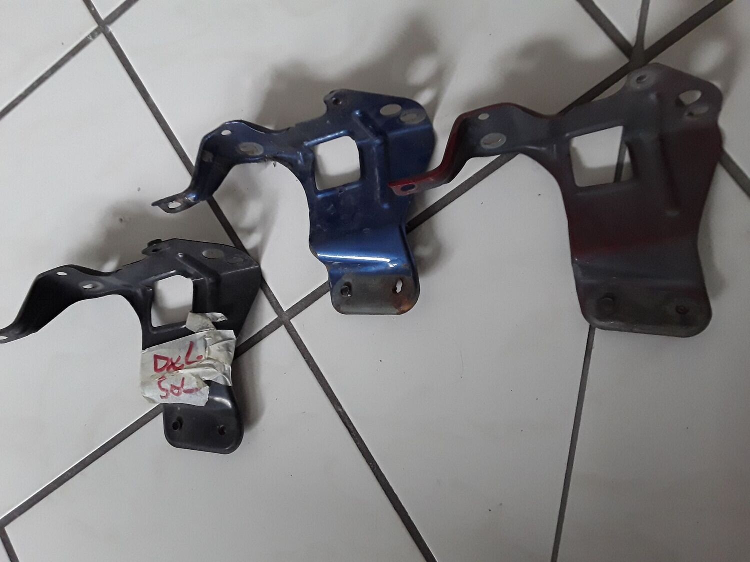 Halterung Halter am kotflügel Delsol rechts  3x vorhanden x5