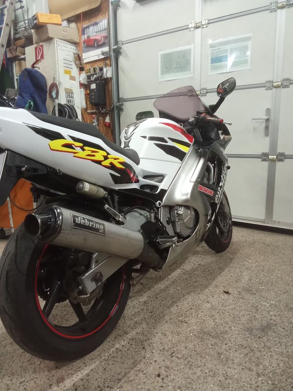 Honda CBR 600 ccm Voll Fahrbereit mit Rest Tüv