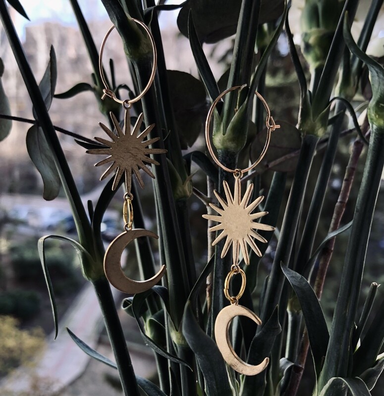 Pendientes dorados sol y luna