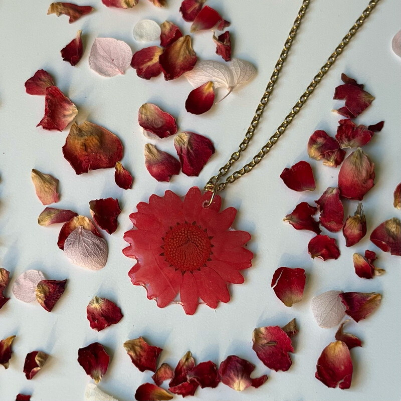 Collar margarita roja
