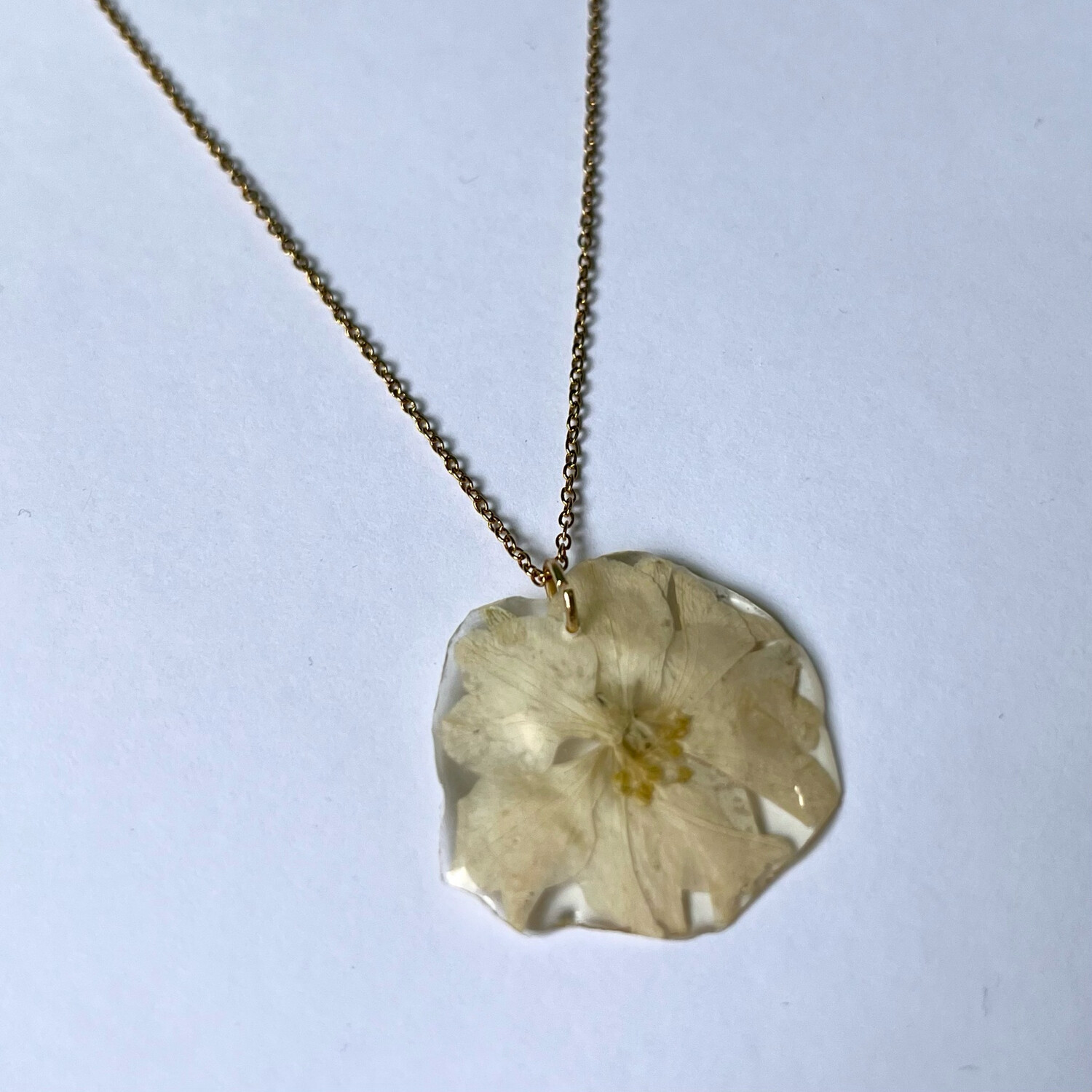 Collar flor blanca Folklore