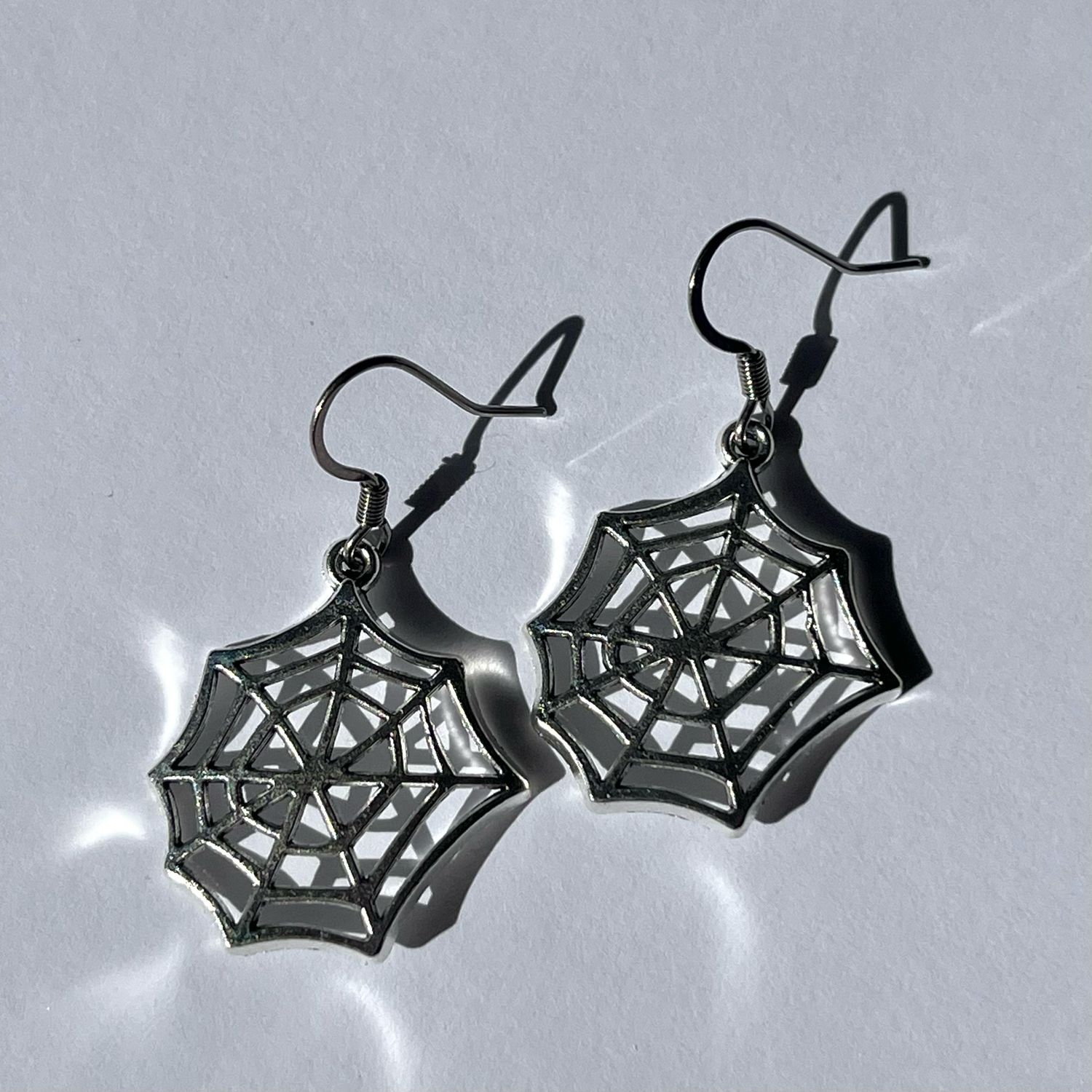 Pendientes telarañas plateadas