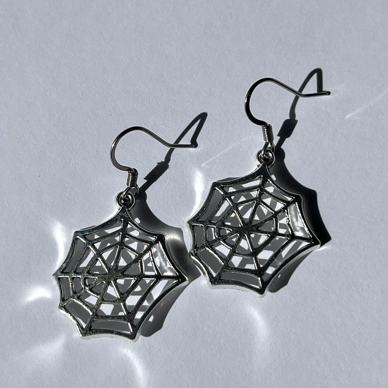 Pendientes telarañas plateadas