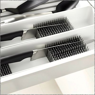 Knife Tray with Safety Bristles. White. 10x50 cm