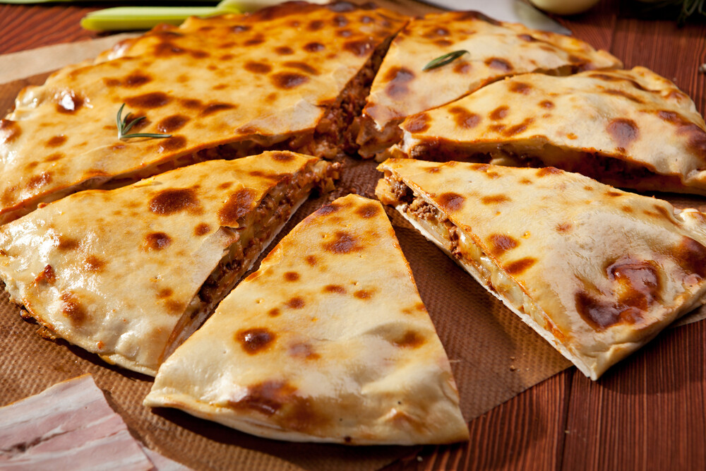 Nr.17 Pizza Calzone mit Hackfleisch