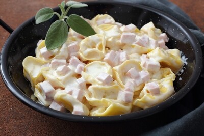 Nr.55 Tortellini mit Vorderschinken