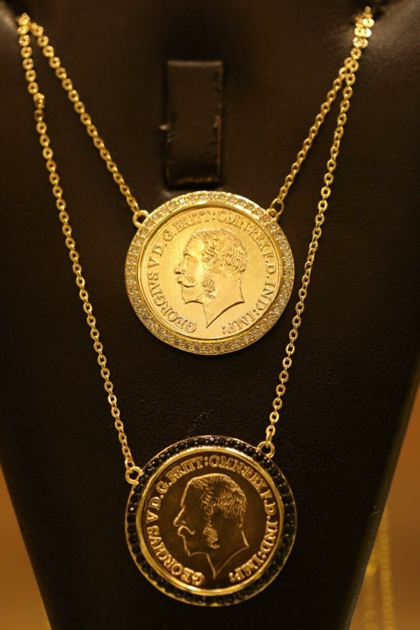 Necklace lira
