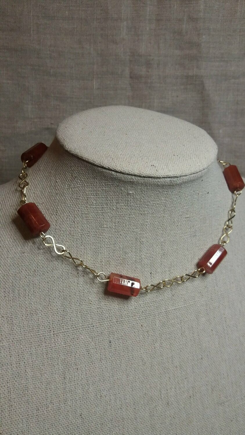 A Pompei (variation) , Collier  en Cornalines et mailles en 8
