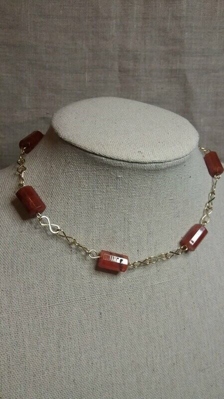 A Pompei (variation) , Collier  en Cornalines et mailles en 8