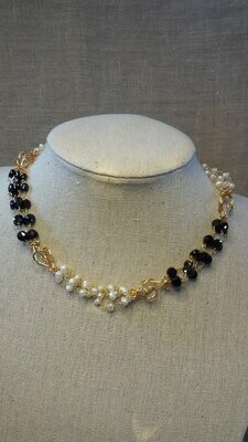 A Elusa, collier multi-rangs perles et grenats
